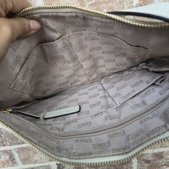 Michael Kors Women's Handbag, White - Picture 4 of 7